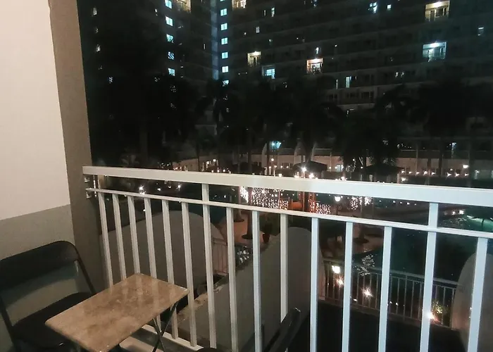 Classy Pool View Floor Near Moa * マニラ市
